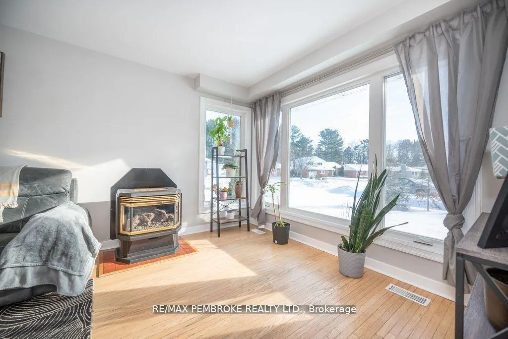 Photo 15 of 13 Highland Crescent, Deep River — HOMEH