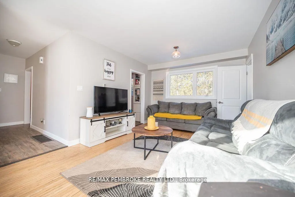 Photo 17 of 13 Highland Crescent, Deep River — HOMEH