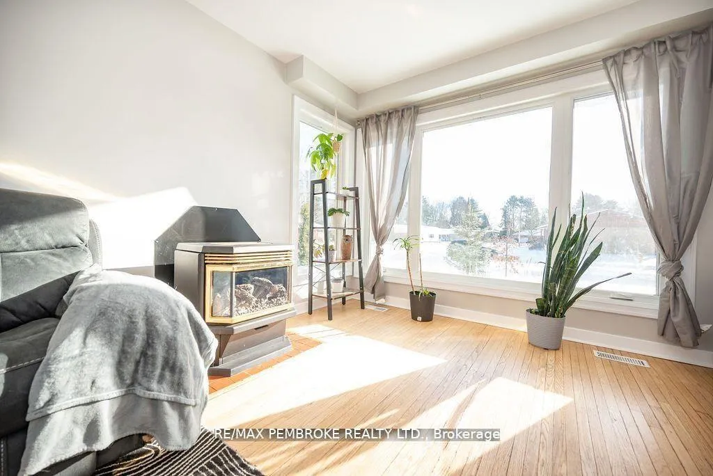 Photo 18 of 13 Highland Crescent, Deep River — HOMEH