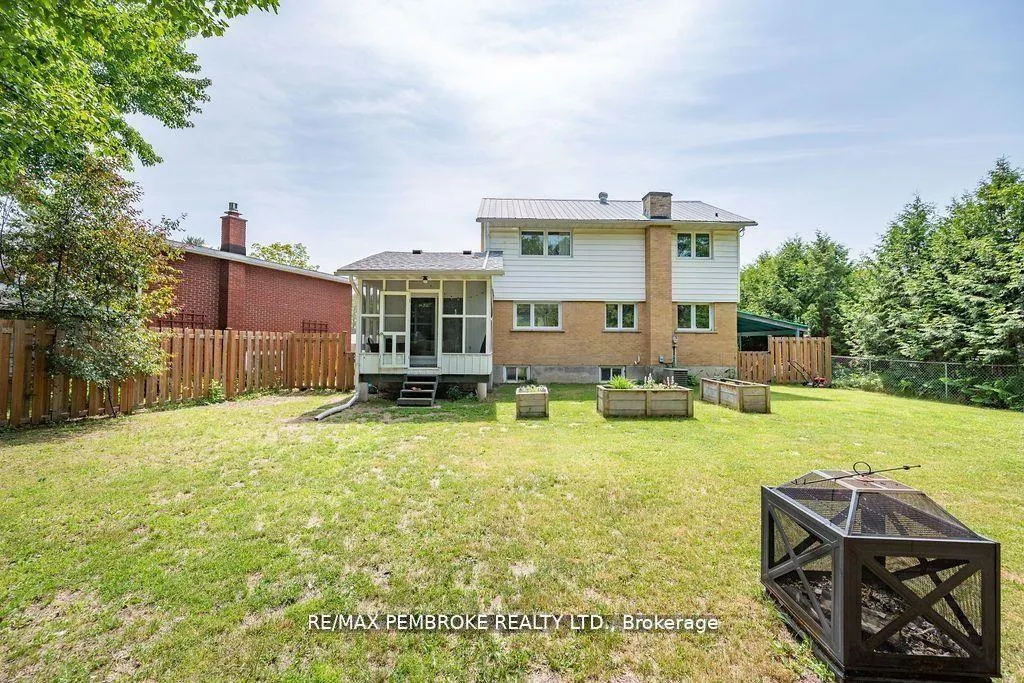 Photo 40 of 13 Highland Crescent, Deep River — HOMEH