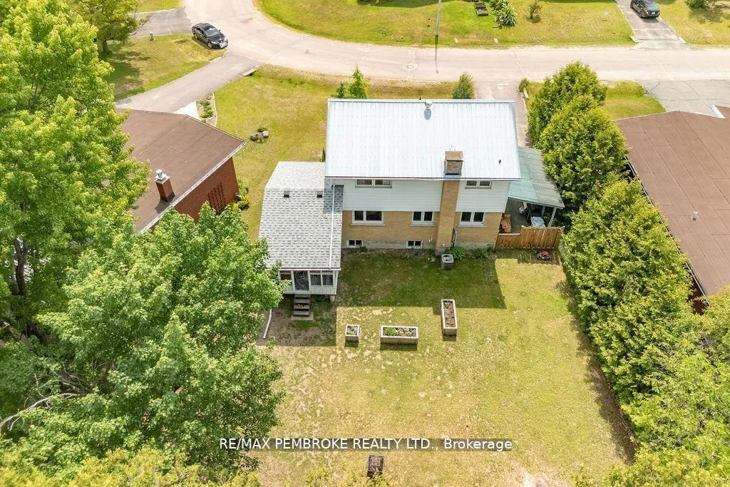 Photo 43 of 13 Highland Crescent, Deep River — HOMEH