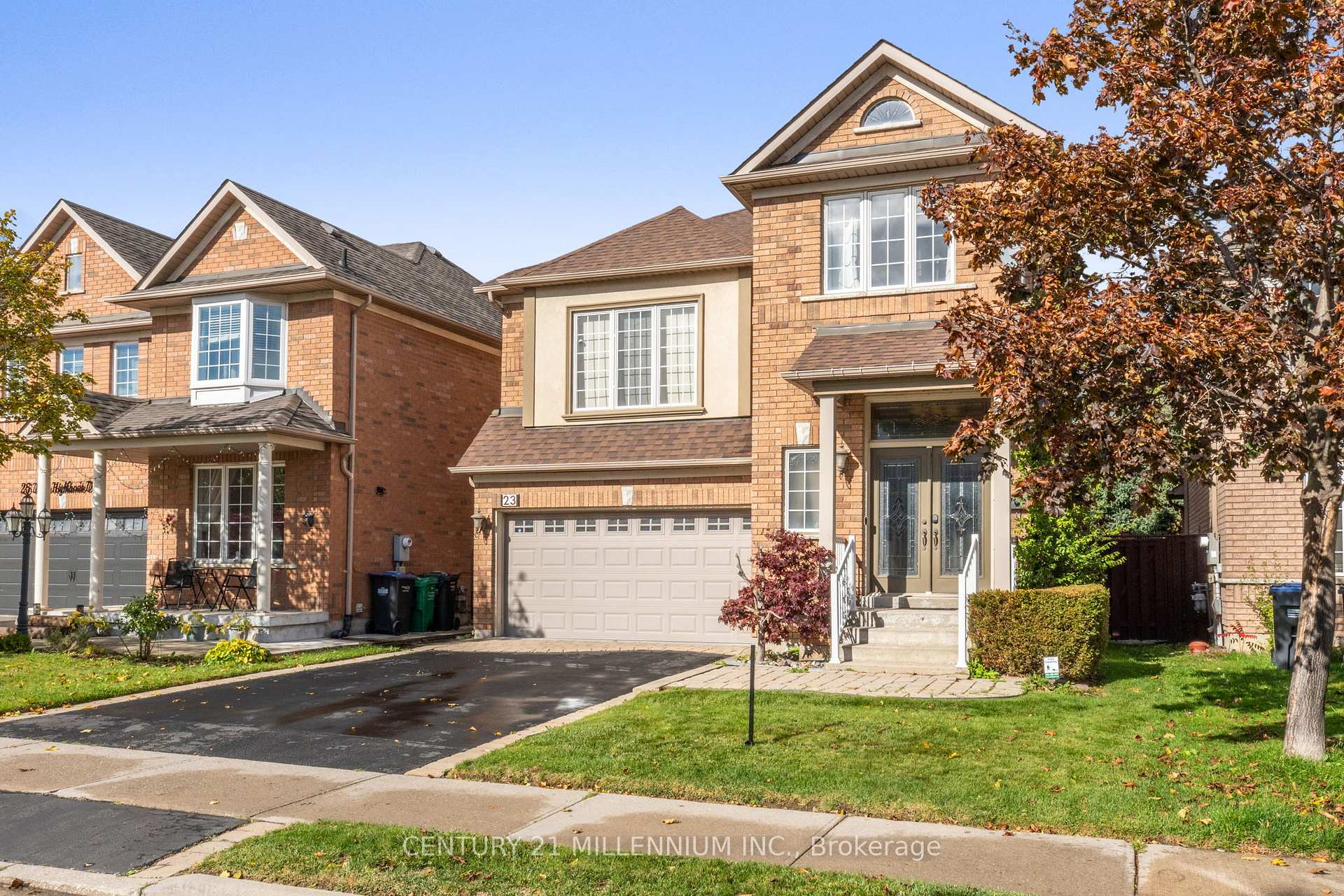 Photo 2 of 23 Upper Highlands Drive, Brampton, Heart Lake East — HOMEH
