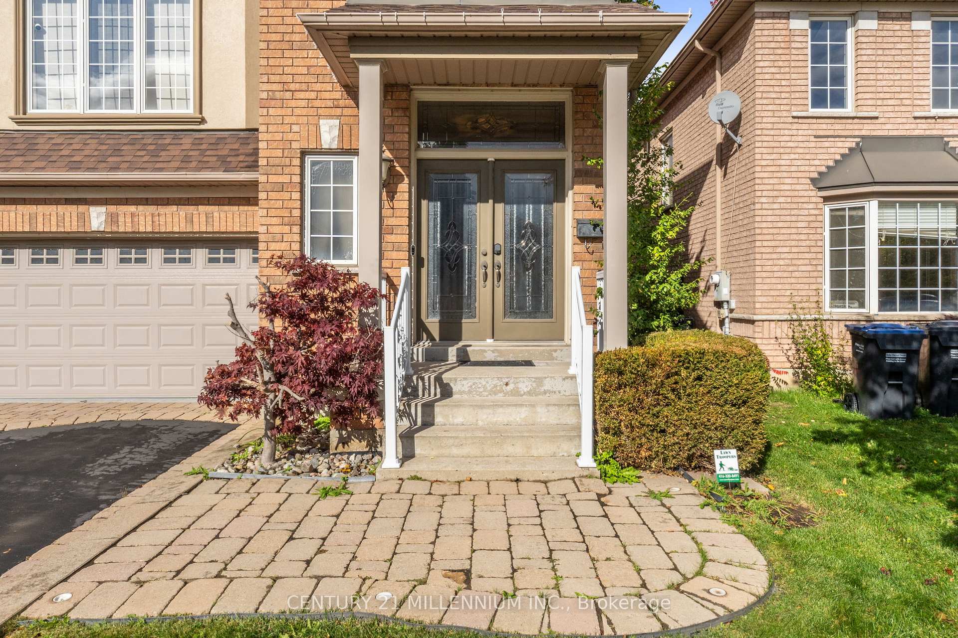 Photo 3 of 23 Upper Highlands Drive, Brampton, Heart Lake East — HOMEH