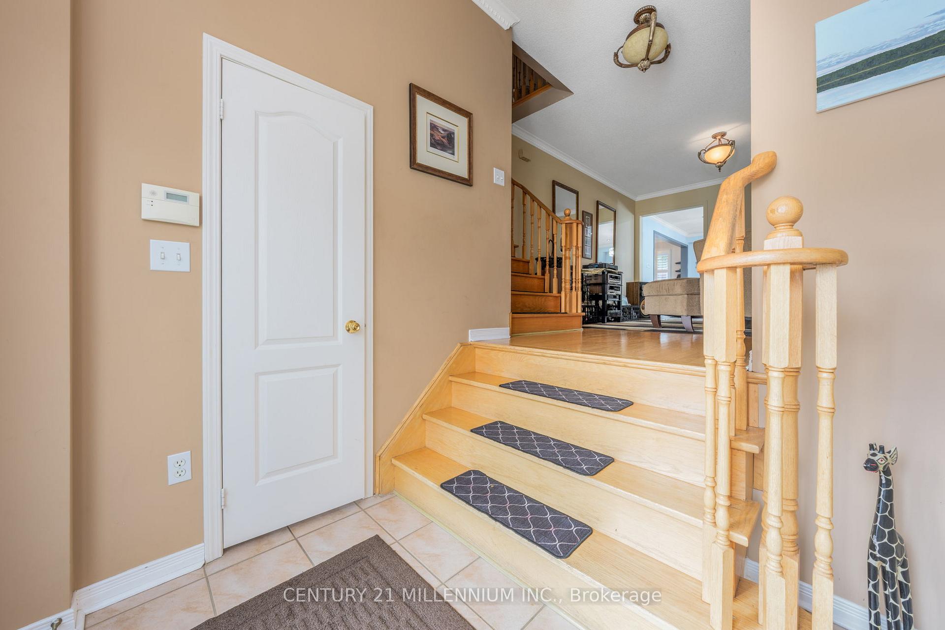 Photo 7 of 23 Upper Highlands Drive, Brampton, Heart Lake East — HOMEH