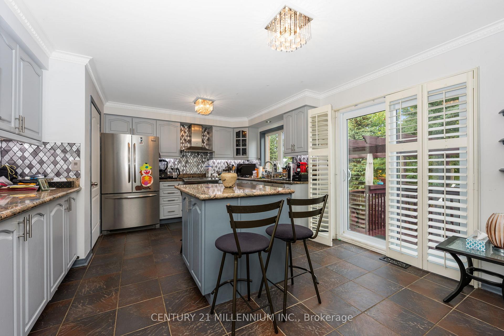 Photo 12 of 23 Upper Highlands Drive, Brampton, Heart Lake East — HOMEH