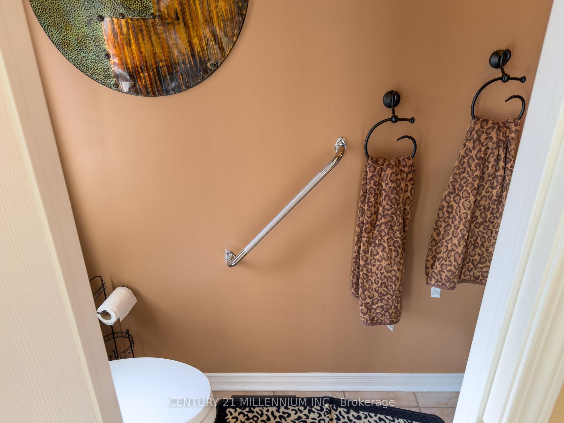 Photo 13 of 23 Upper Highlands Drive, Brampton, Heart Lake East — HOMEH