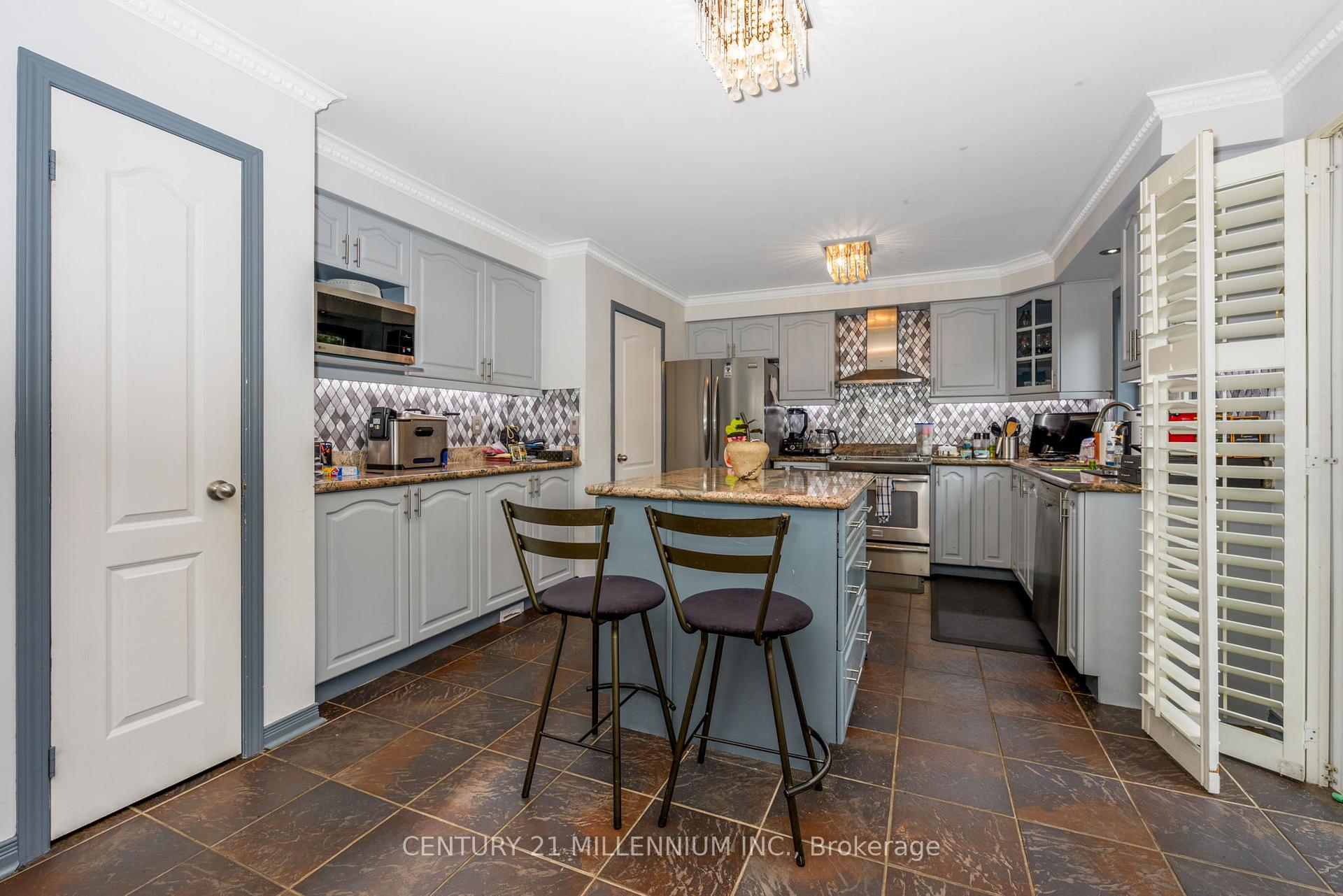 Photo 16 of 23 Upper Highlands Drive, Brampton, Heart Lake East — HOMEH