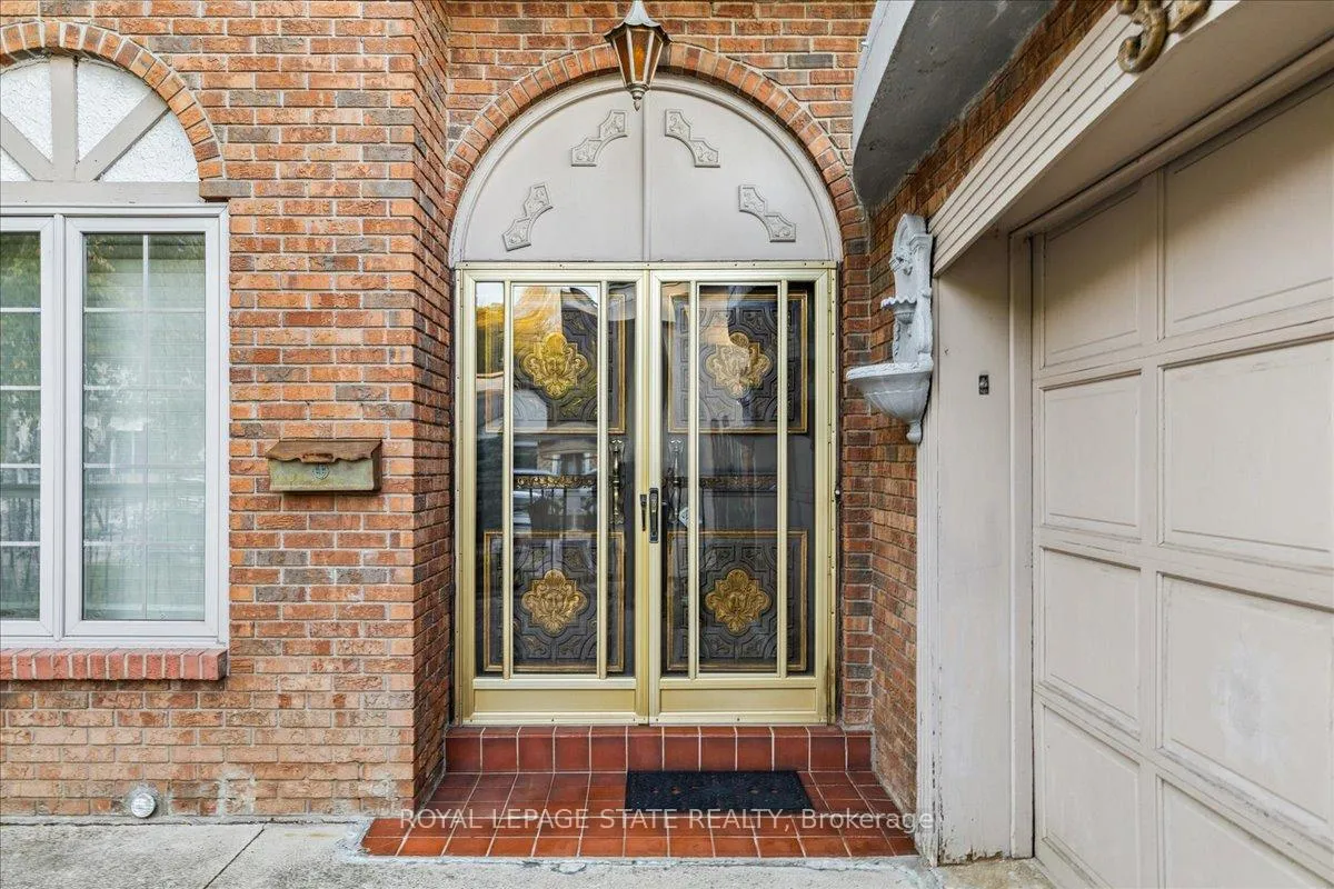 Photo 3 of 31 Palm Court, Hamilton, Stoney Creek — HOMEH