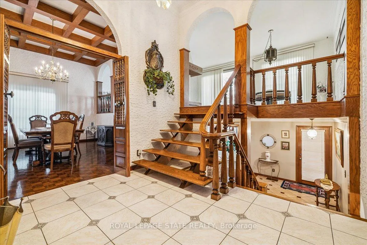 Photo 5 of 31 Palm Court, Hamilton, Stoney Creek — HOMEH