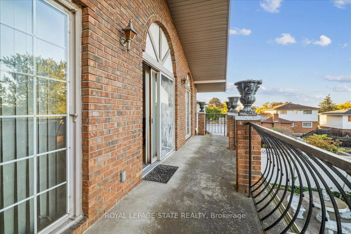 Photo 11 of 31 Palm Court, Hamilton, Stoney Creek — HOMEH