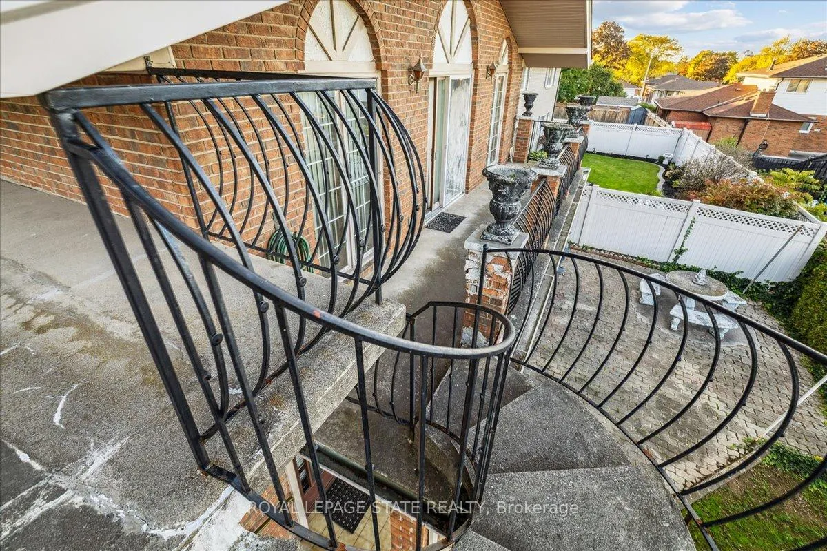 Photo 13 of 31 Palm Court, Hamilton, Stoney Creek — HOMEH