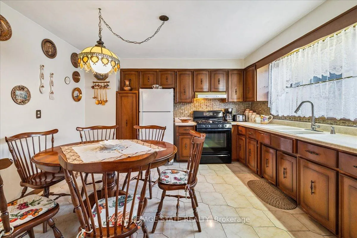Photo 17 of 31 Palm Court, Hamilton, Stoney Creek — HOMEH