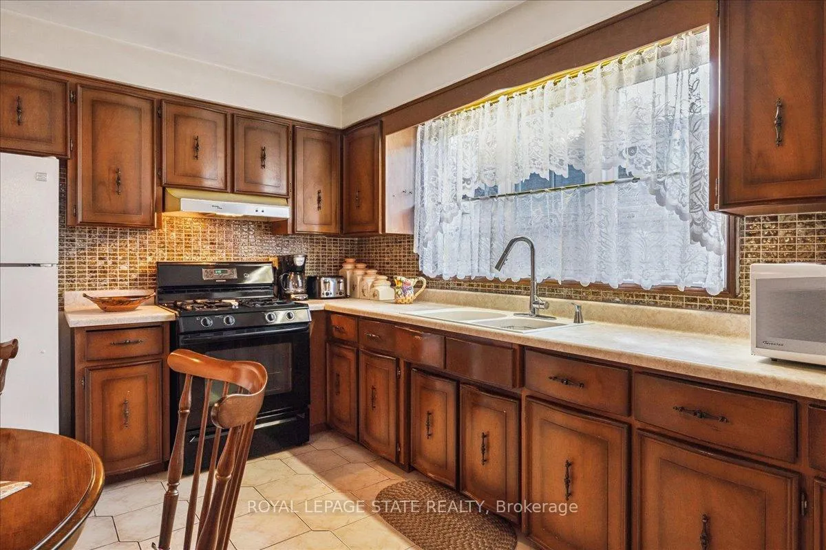 Photo 18 of 31 Palm Court, Hamilton, Stoney Creek — HOMEH