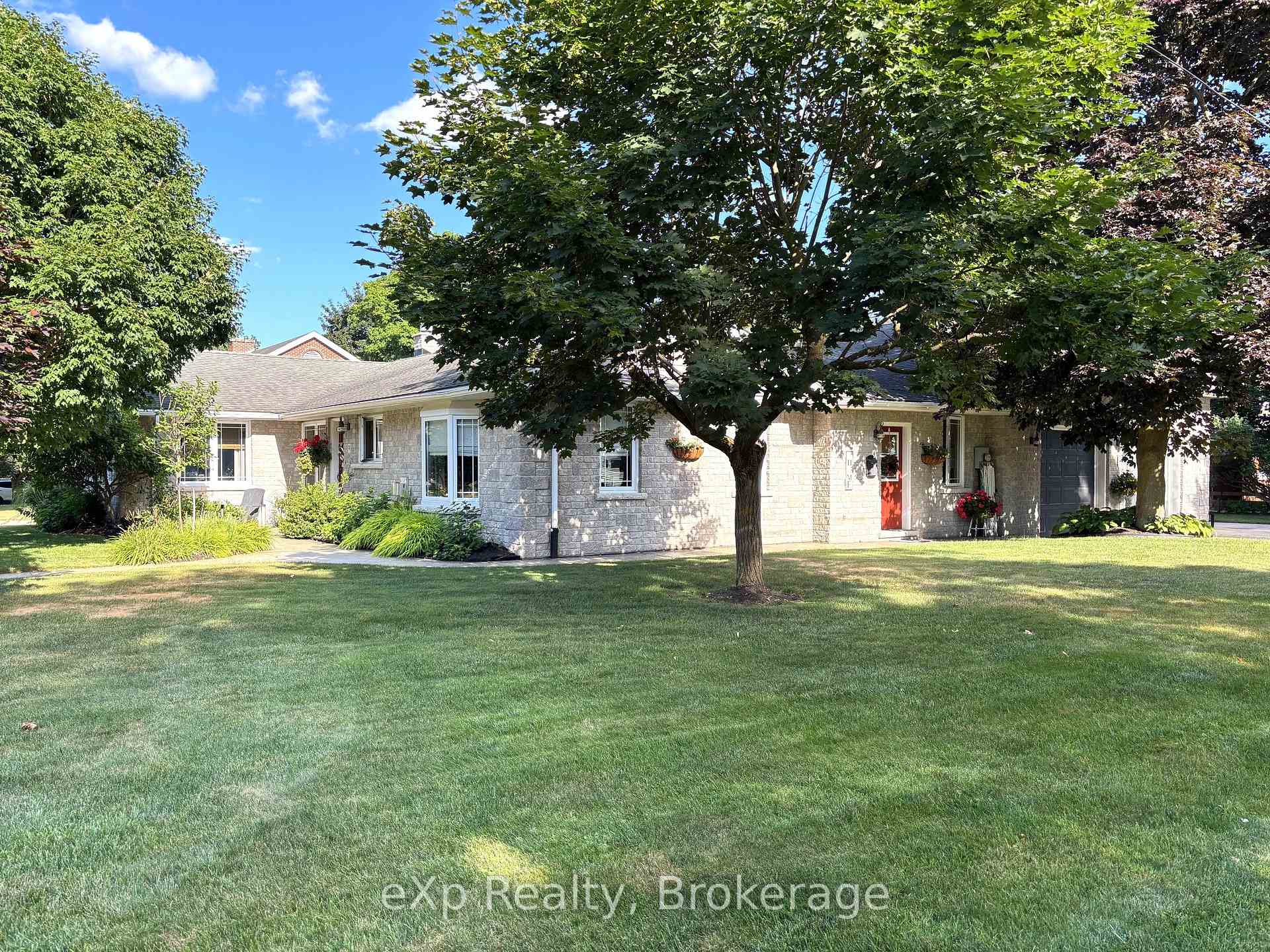 Photo 6 of 9 Johnstone Boulevard, Brockton — HOMEH