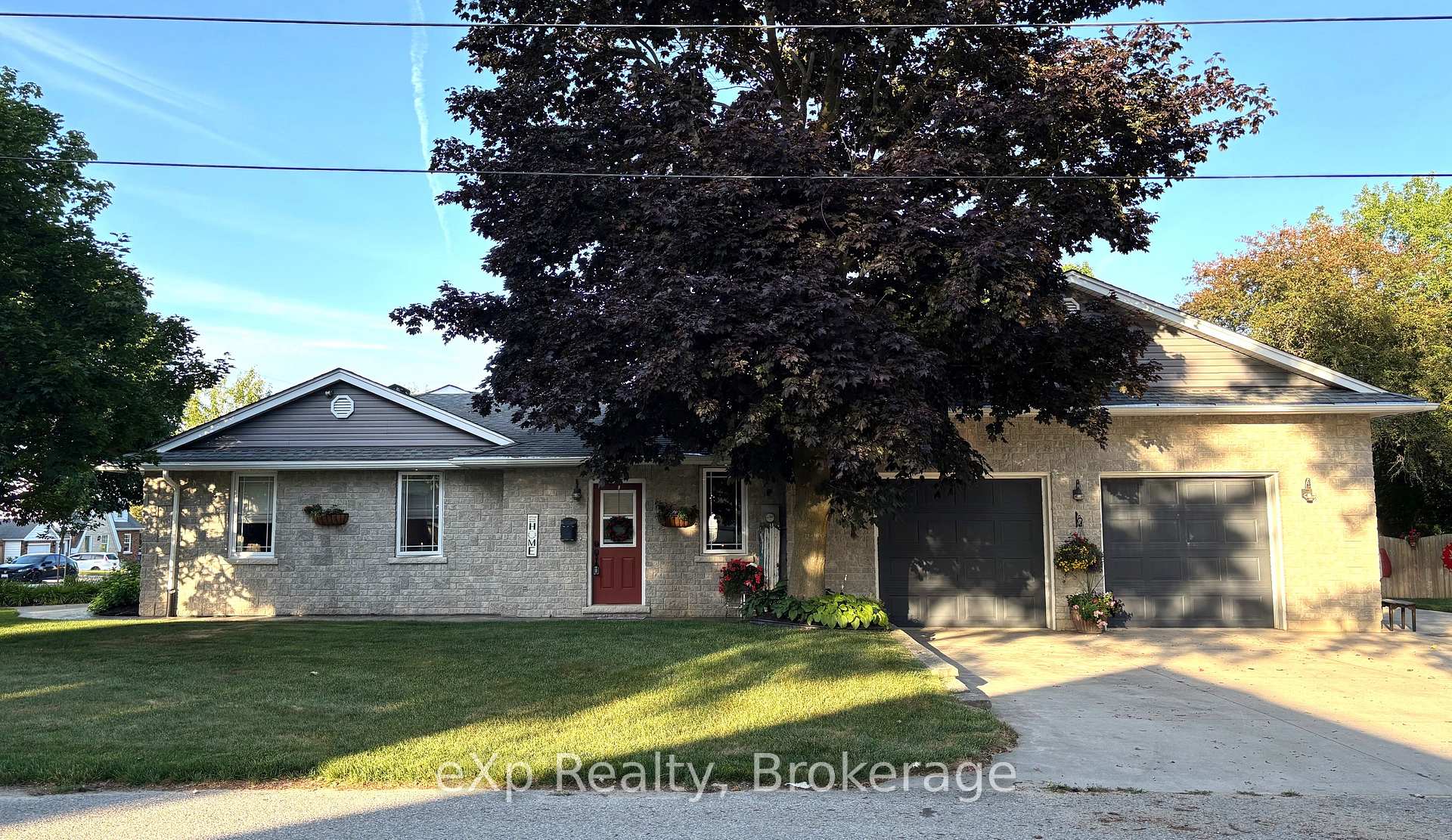 Photo 5 of 9 Johnstone Boulevard, Brockton — HOMEH