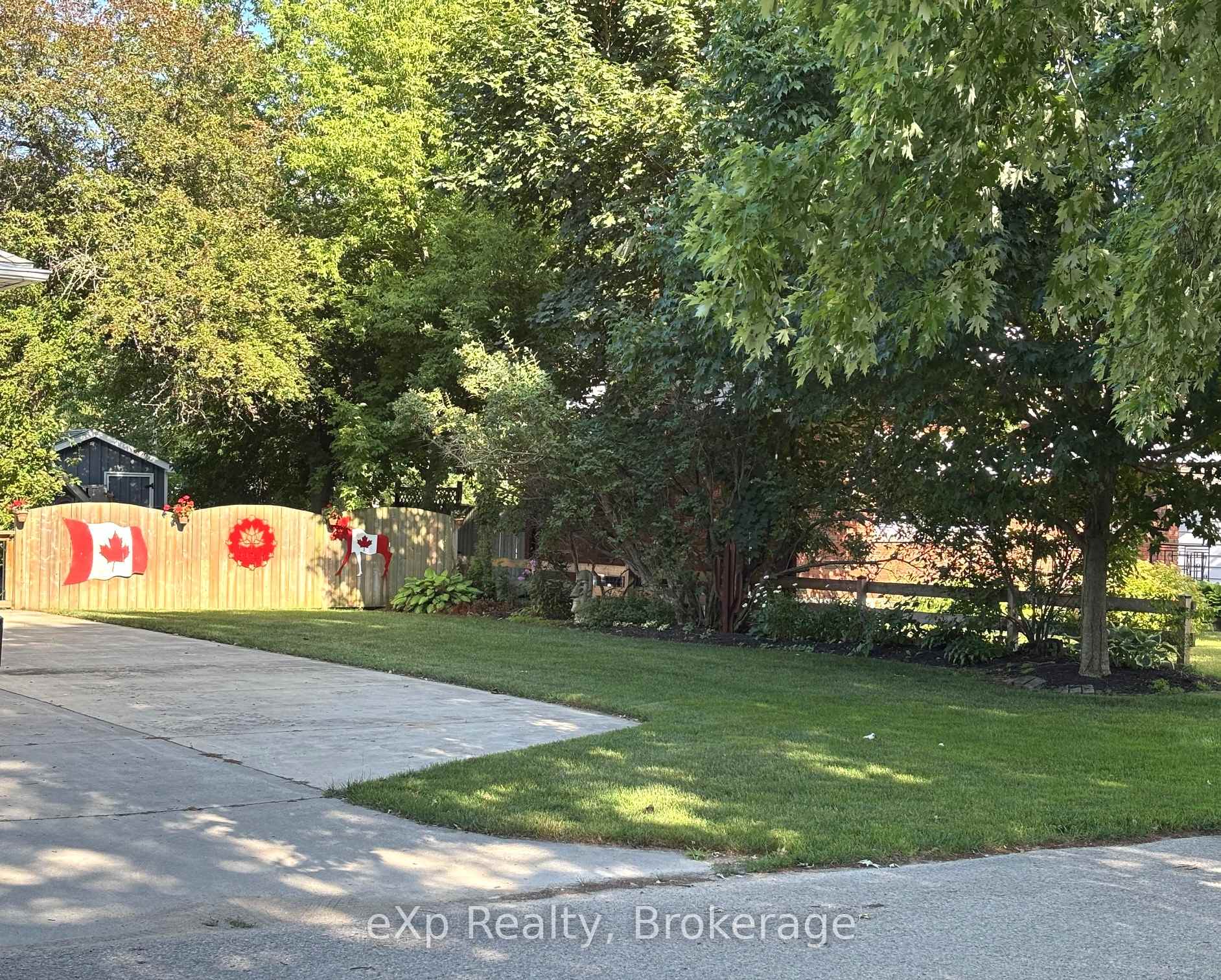 Photo 4 of 9 Johnstone Boulevard, Brockton — HOMEH