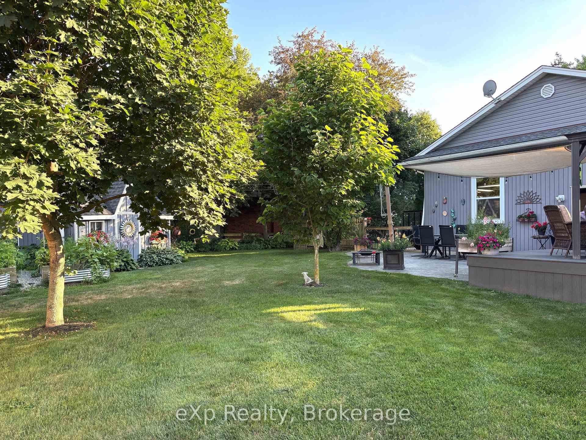 Photo 8 of 9 Johnstone Boulevard, Brockton — HOMEH
