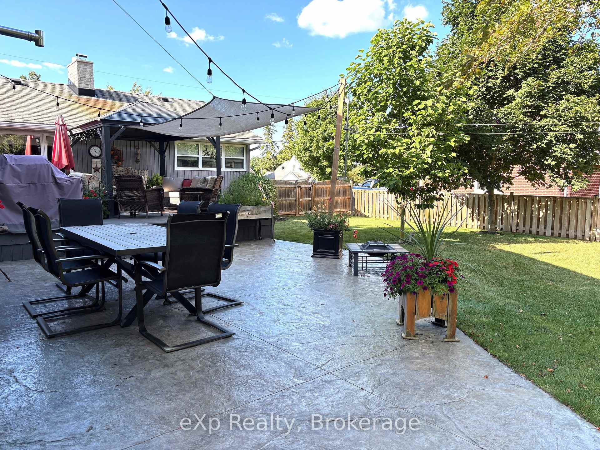 Photo 12 of 9 Johnstone Boulevard, Brockton — HOMEH