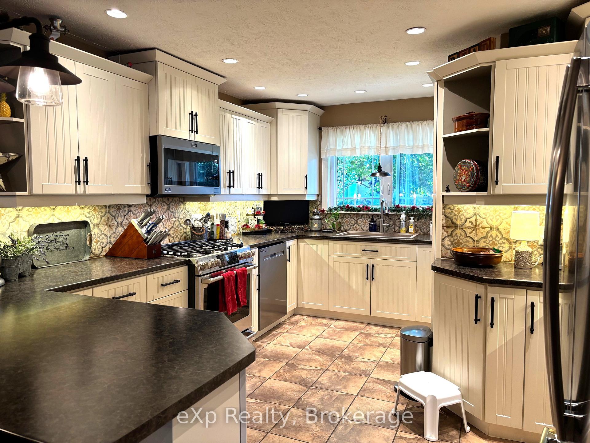 Photo 20 of 9 Johnstone Boulevard, Brockton — HOMEH