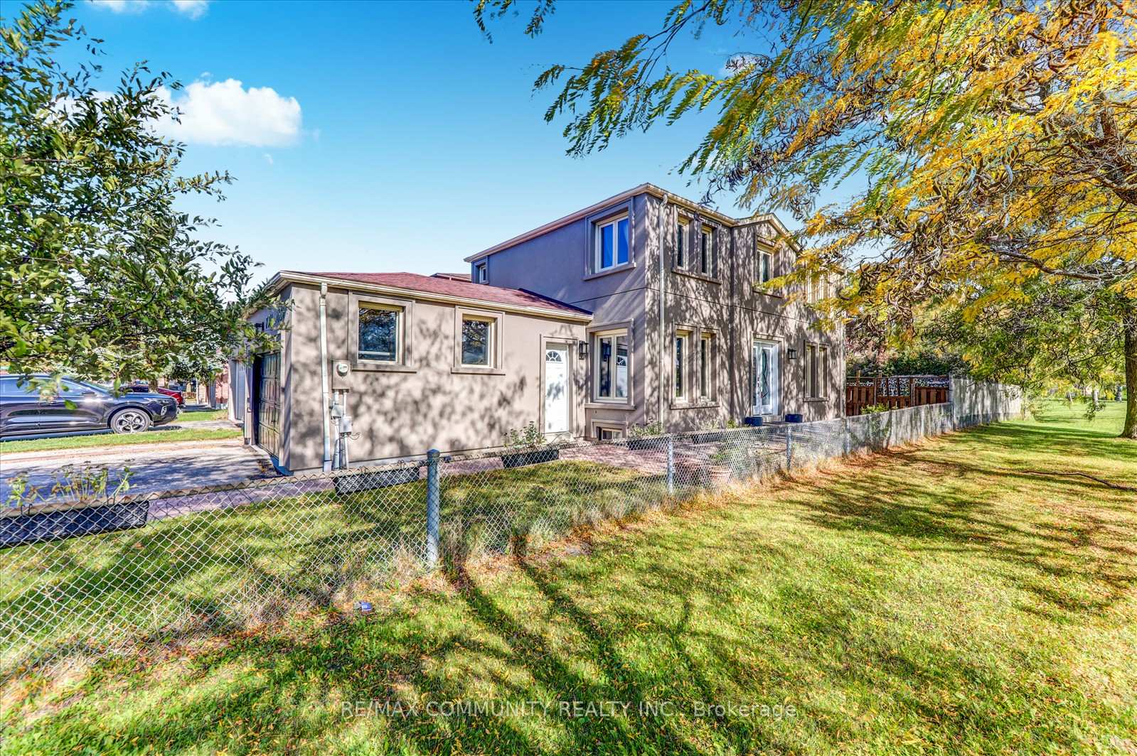 Photo 2 of 7 Adams Drive, Ajax, Central — HOMEH