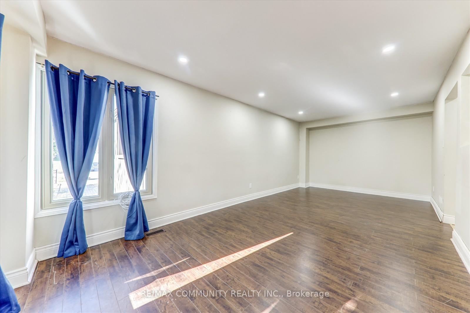 Photo 13 of 7 Adams Drive, Ajax, Central — HOMEH