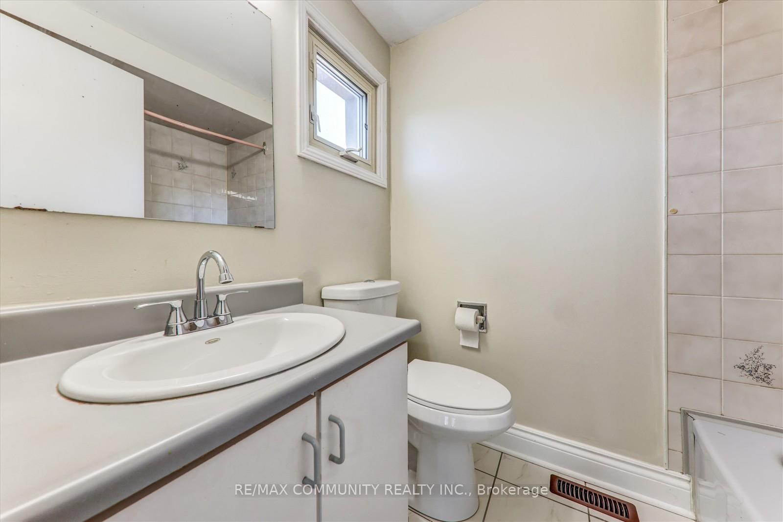 Photo 24 of 7 Adams Drive, Ajax, Central — HOMEH