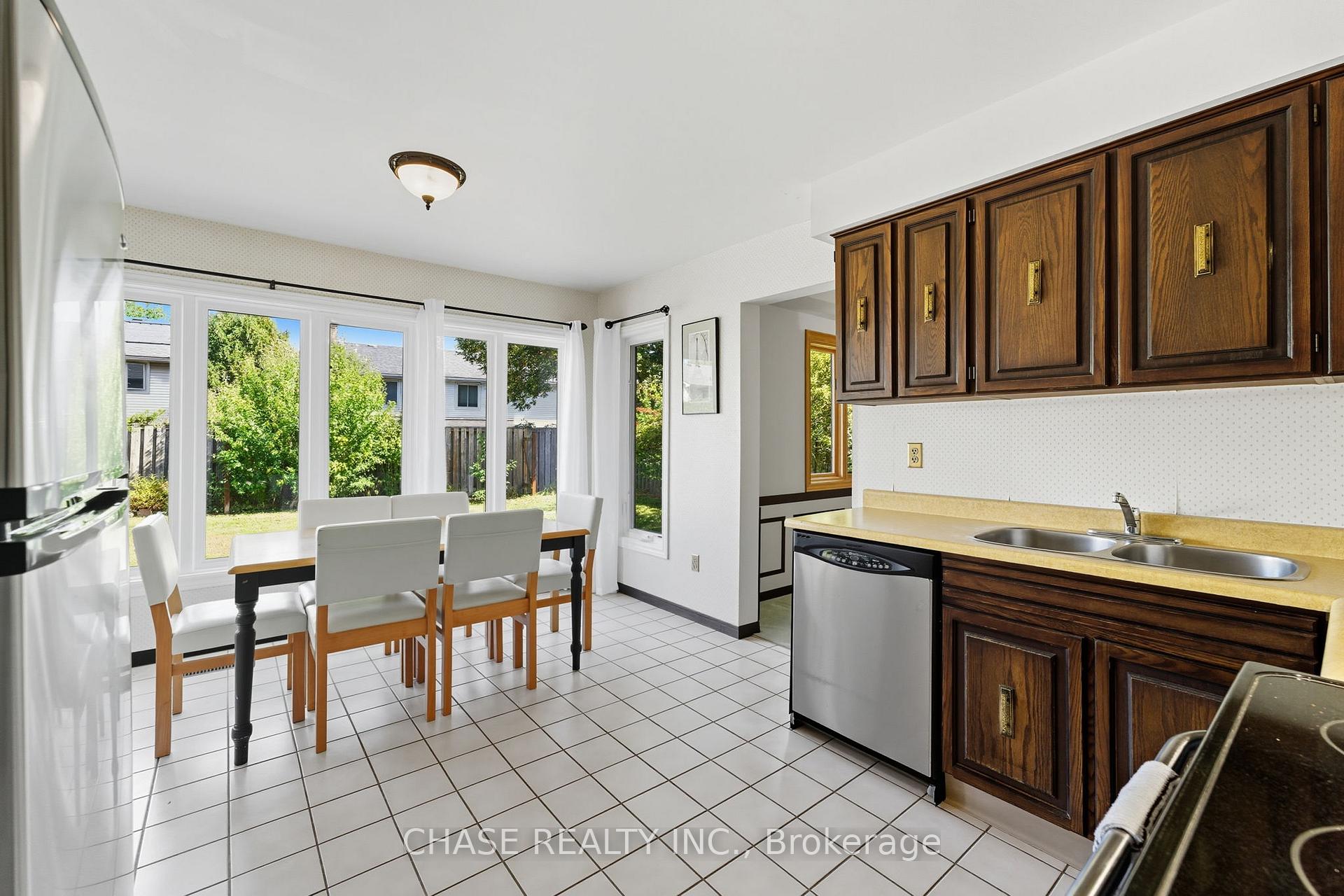 Photo 8 of 67 Forestview Drive, Hamilton, Dundas — HOMEH