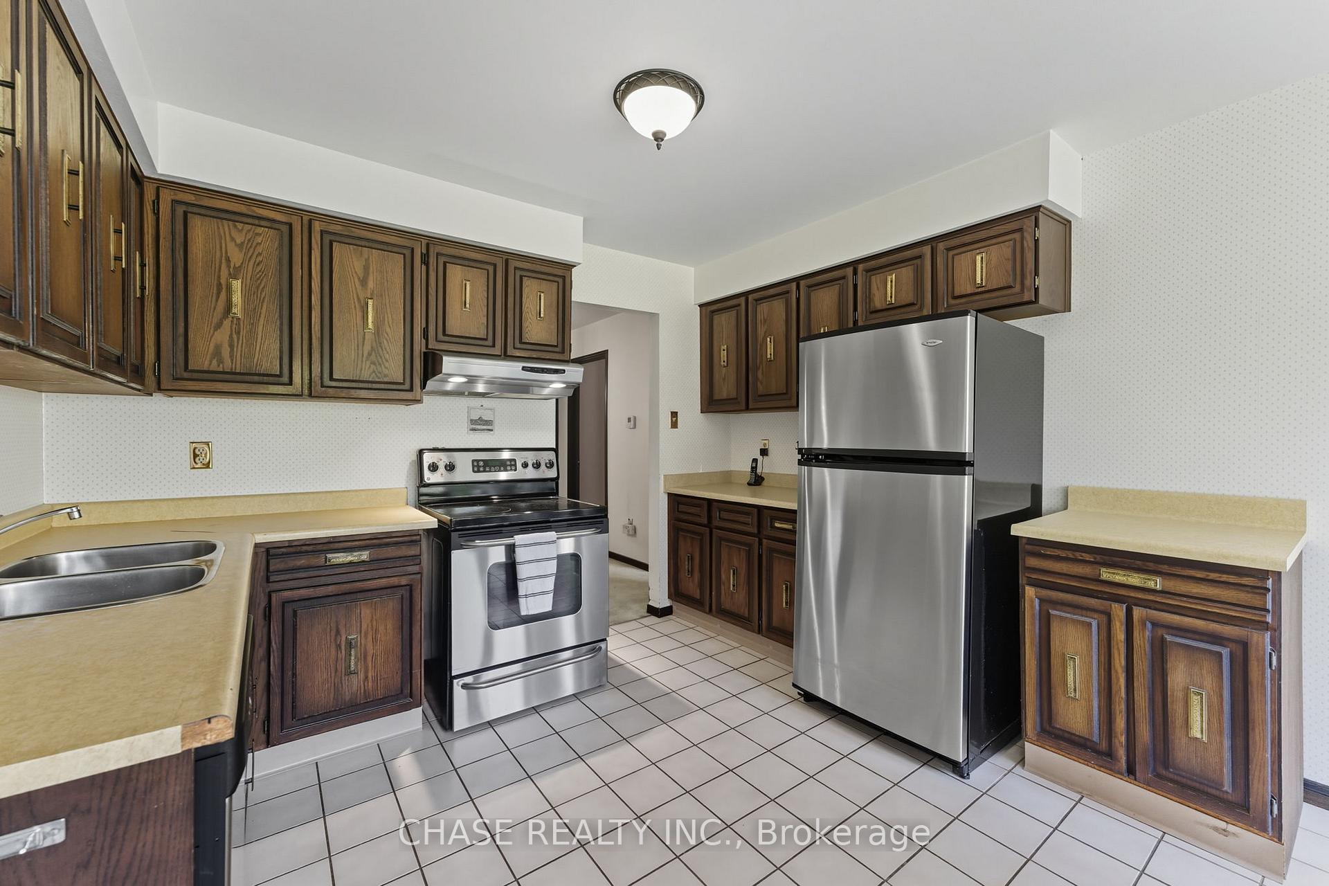 Photo 10 of 67 Forestview Drive, Hamilton, Dundas — HOMEH