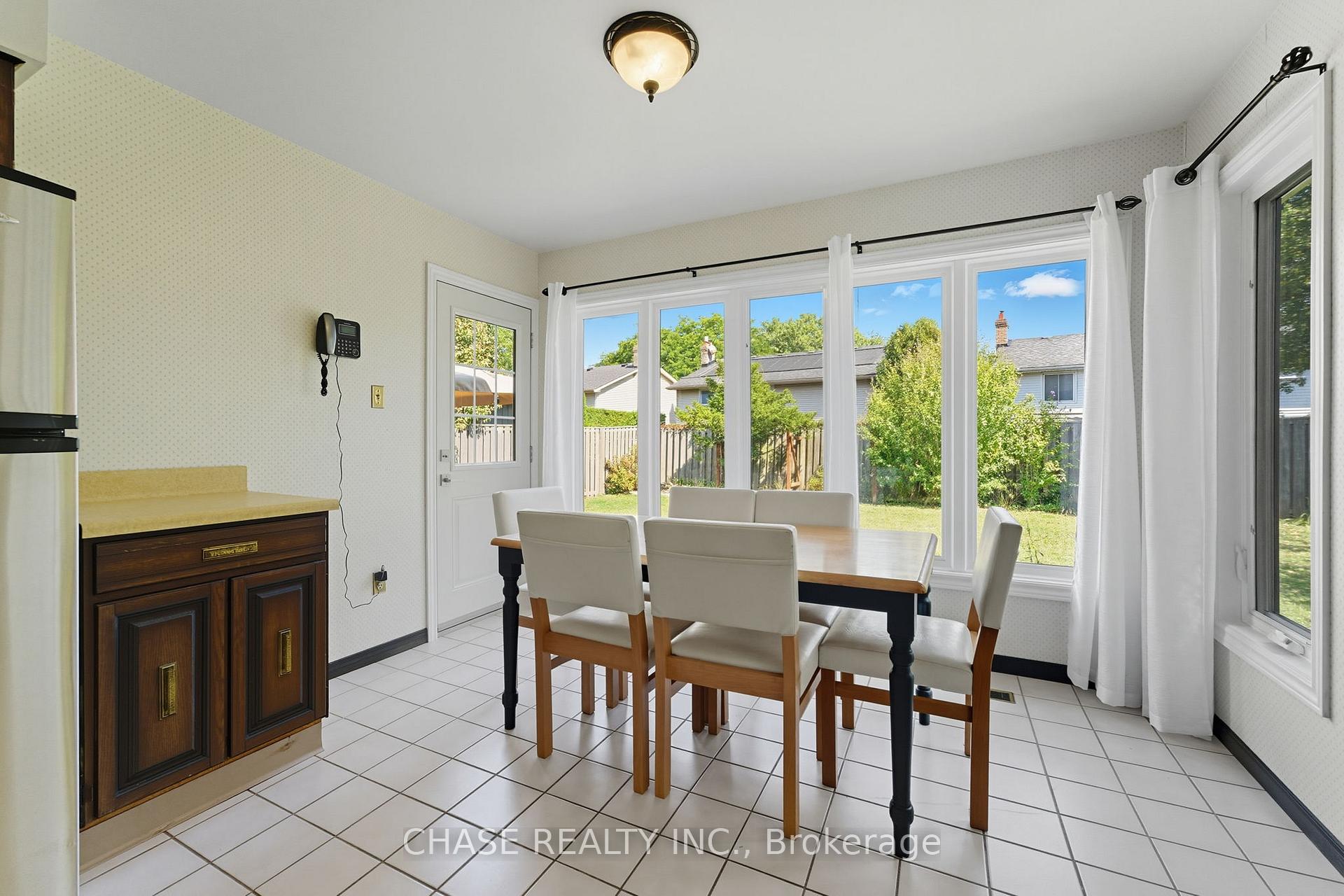 Photo 12 of 67 Forestview Drive, Hamilton, Dundas — HOMEH