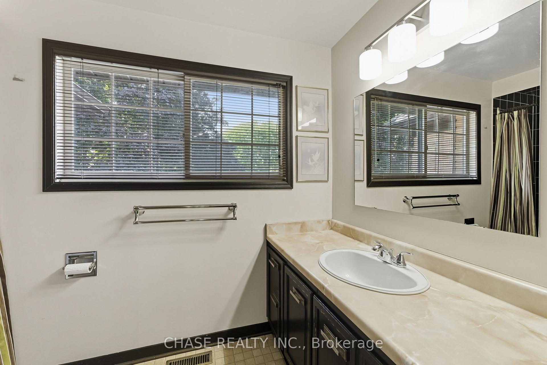 Photo 33 of 67 Forestview Drive, Hamilton, Dundas — HOMEH
