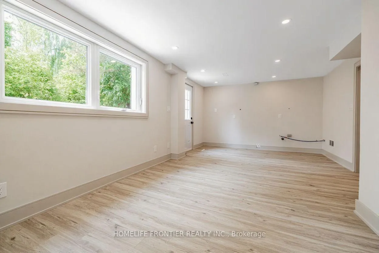 Photo 3 of 43 Thorny Brae Drive, Markham, Royal Orchard — HOMEH