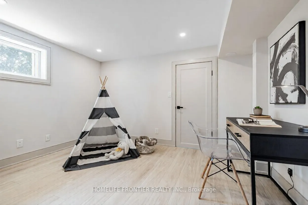 Photo 6 of 43 Thorny Brae Drive, Markham, Royal Orchard — HOMEH