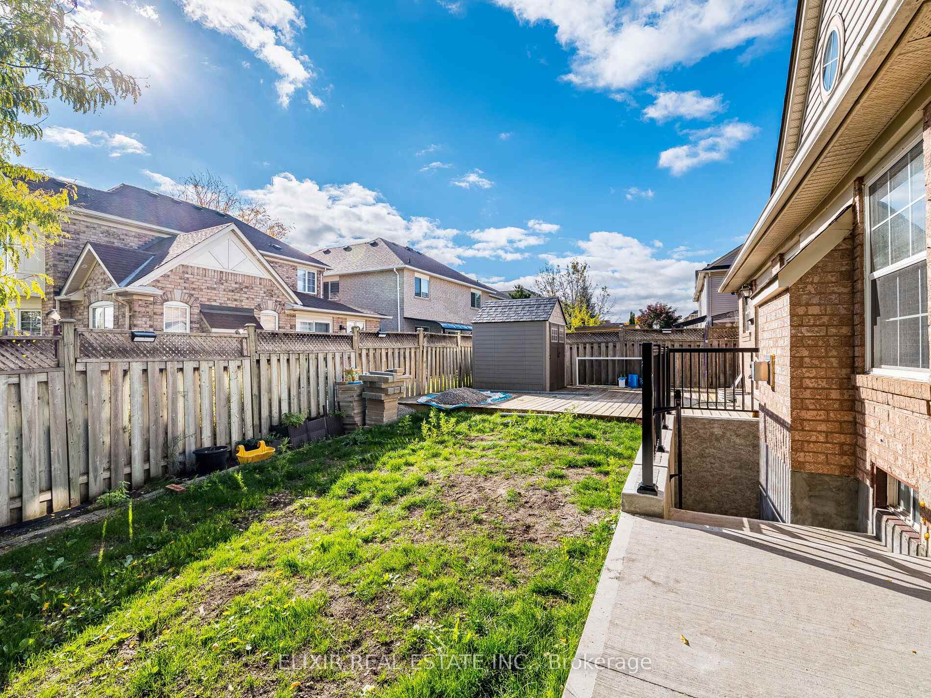 Photo 3 of 20 Penn Drive, Brampton, Fletcher's Meadow — HOMEH