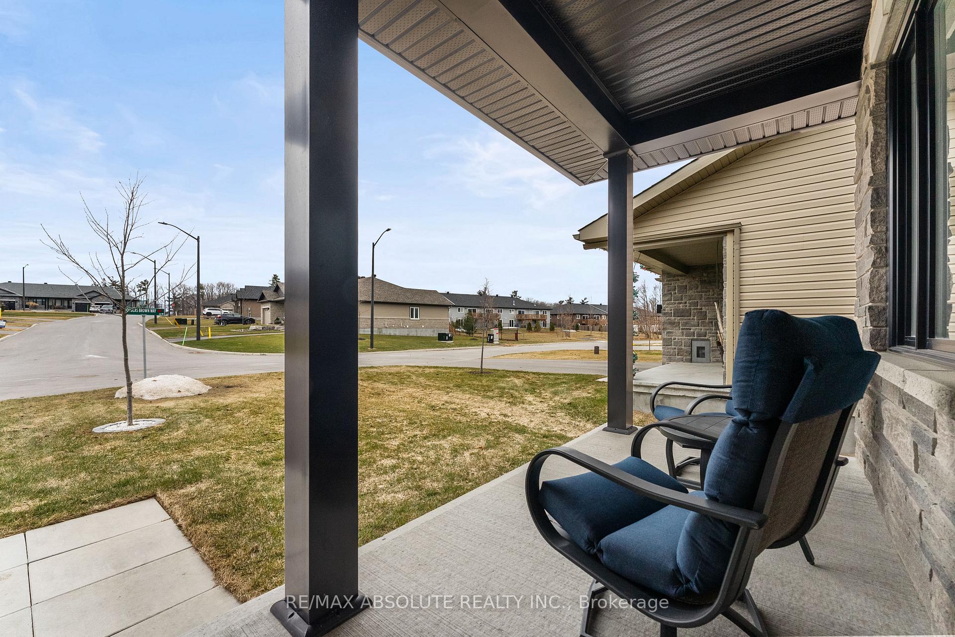Photo 4 of 27 Douglas Brown Way, Arnprior — HOMEH