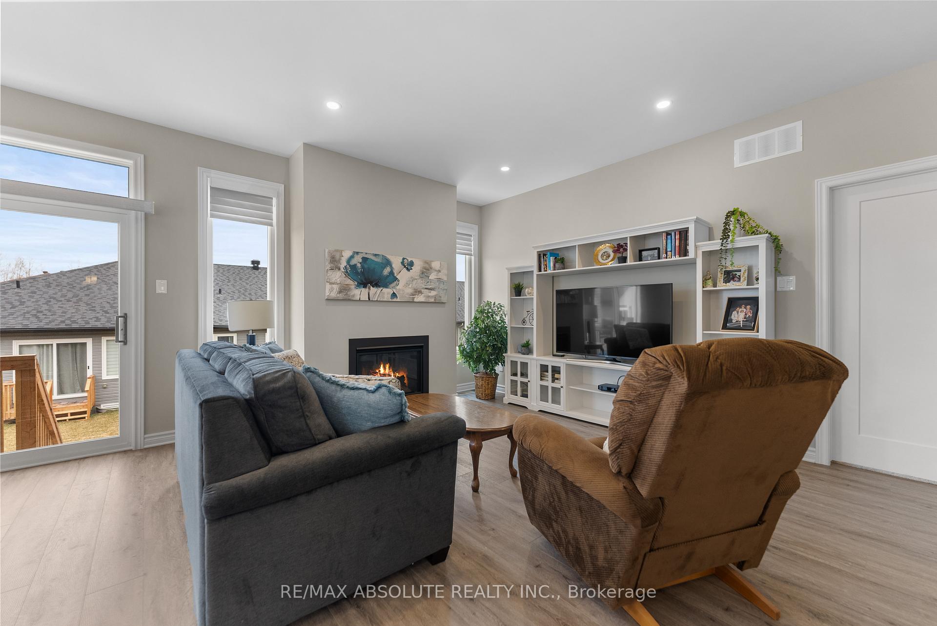 Photo 13 of 27 Douglas Brown Way, Arnprior — HOMEH