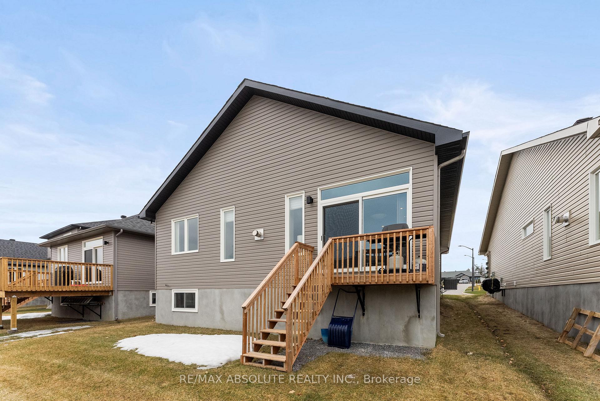 Photo 36 of 27 Douglas Brown Way, Arnprior — HOMEH
