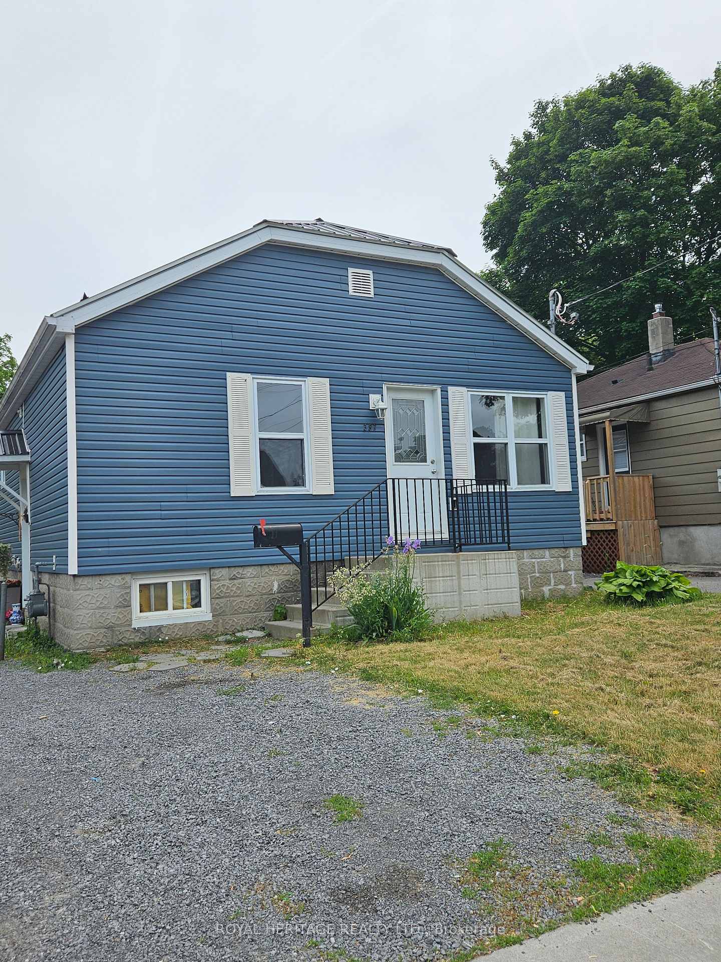 Photo 2 of 387 MacDonald Avenue, Belleville, Belleville Ward — HOMEH