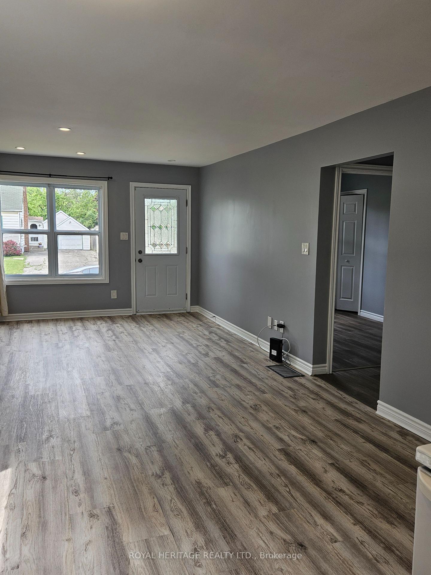 Photo 3 of 387 MacDonald Avenue, Belleville, Belleville Ward — HOMEH