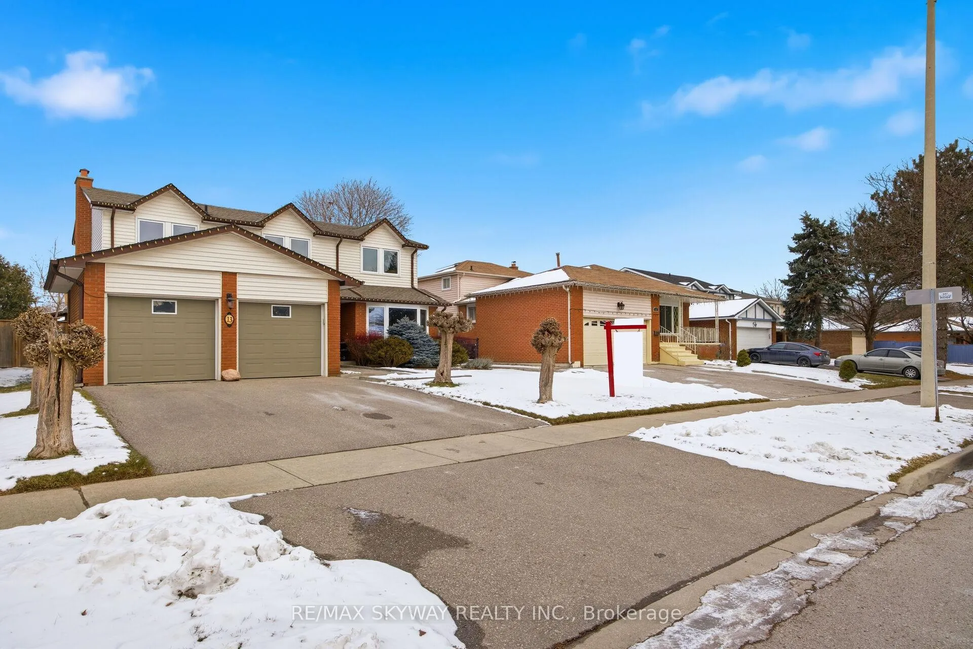 Photo 2 of 13 Mackay Street N, Brampton, Central Park — HOMEH
