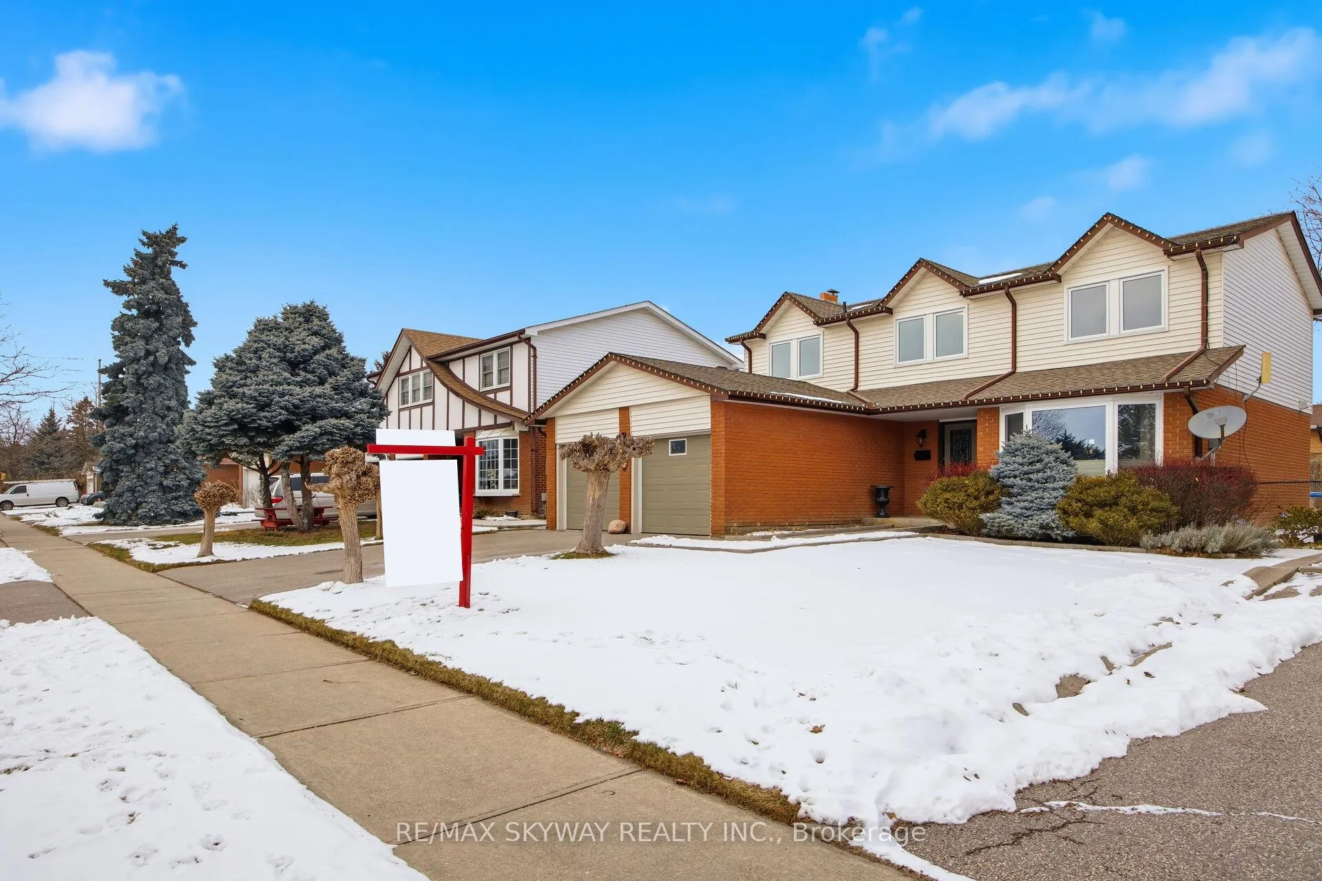 Photo 3 of 13 Mackay Street N, Brampton, Central Park — HOMEH