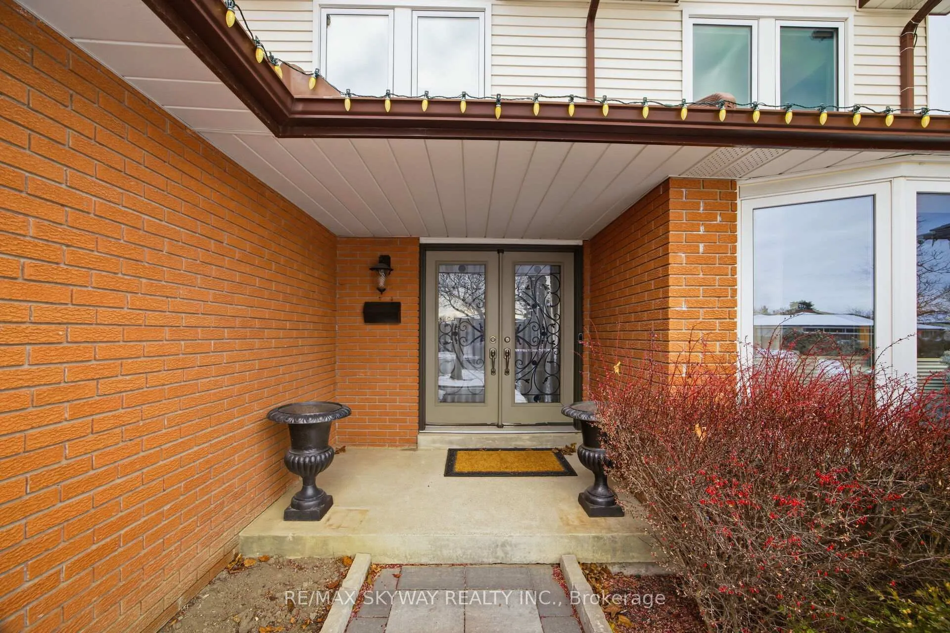 Photo 4 of 13 Mackay Street N, Brampton, Central Park — HOMEH