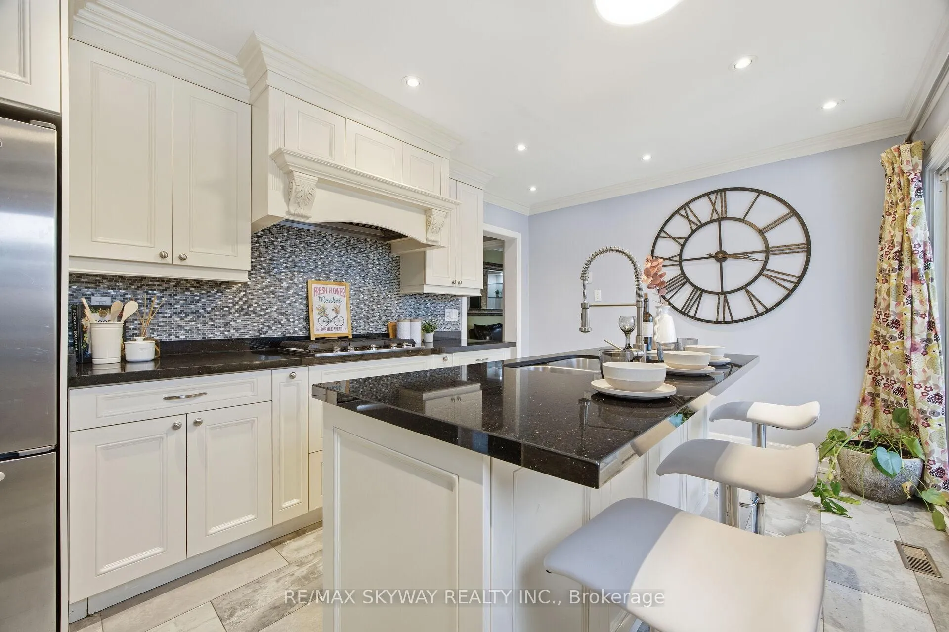 Photo 14 of 13 Mackay Street N, Brampton, Central Park — HOMEH
