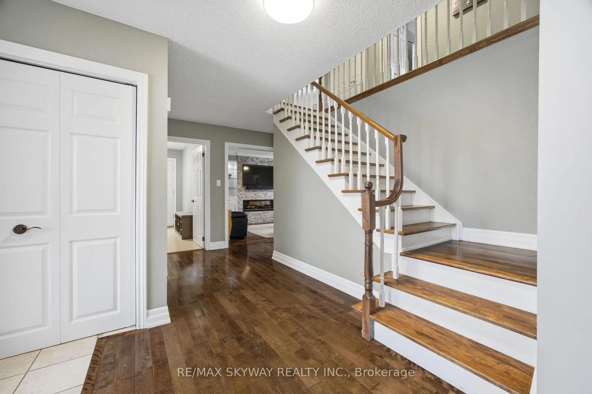 Photo 16 of 13 Mackay Street N, Brampton, Central Park — HOMEH