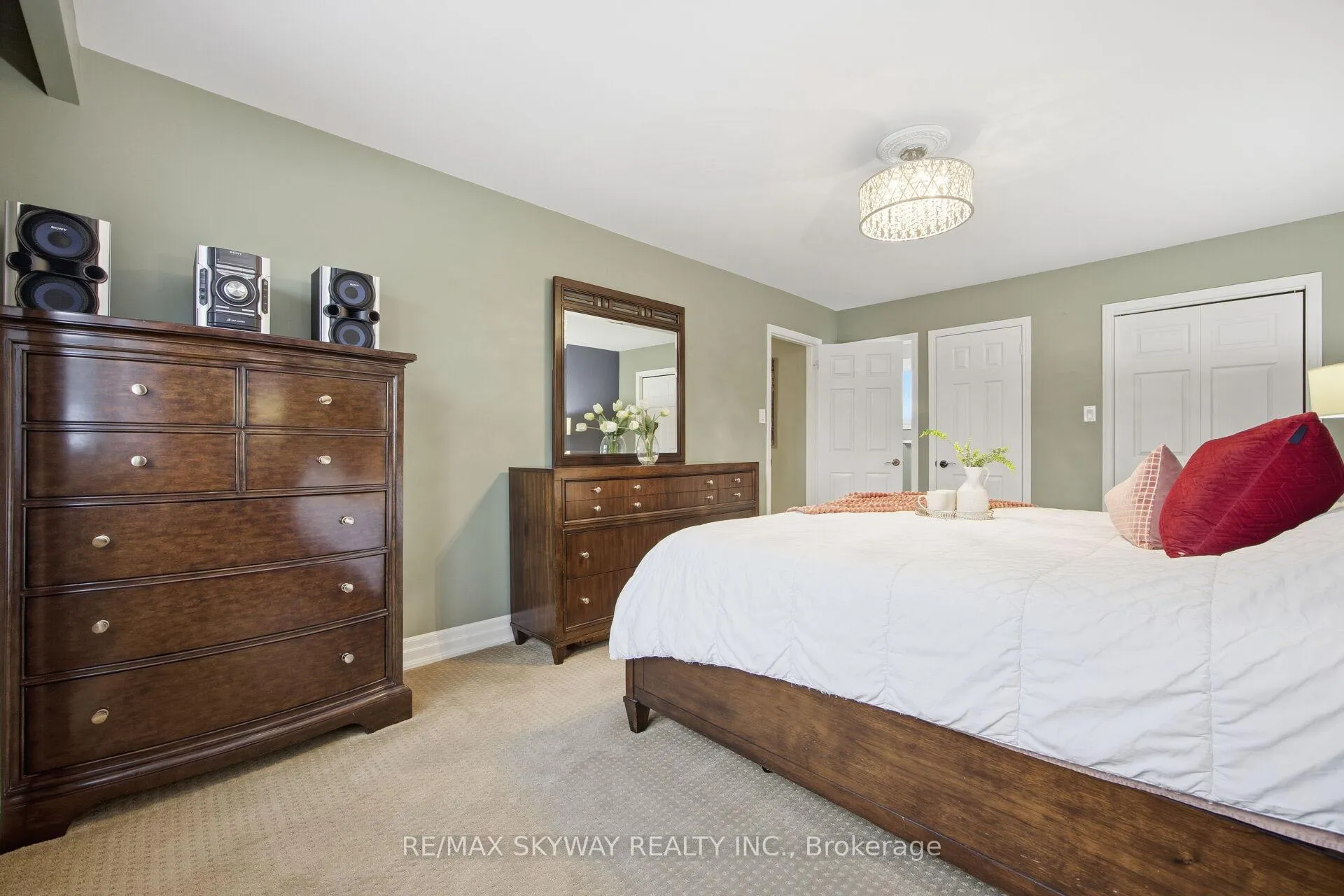 Photo 23 of 13 Mackay Street N, Brampton, Central Park — HOMEH