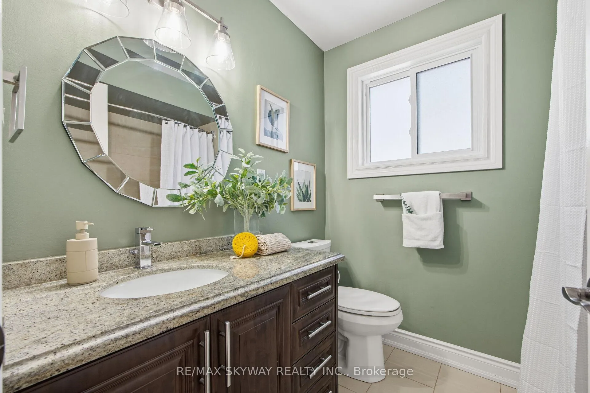 Photo 24 of 13 Mackay Street N, Brampton, Central Park — HOMEH