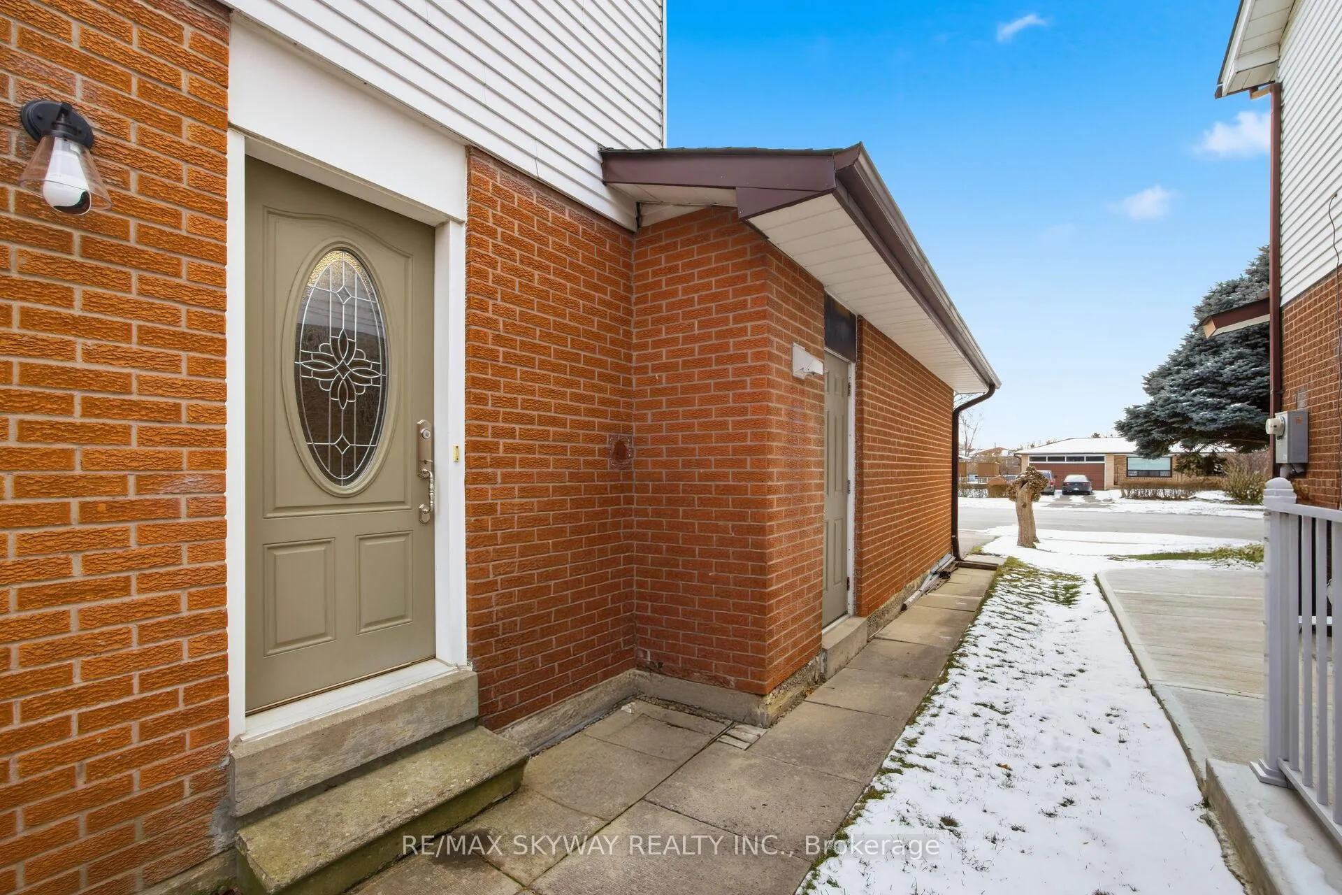 Photo 32 of 13 Mackay Street N, Brampton, Central Park — HOMEH