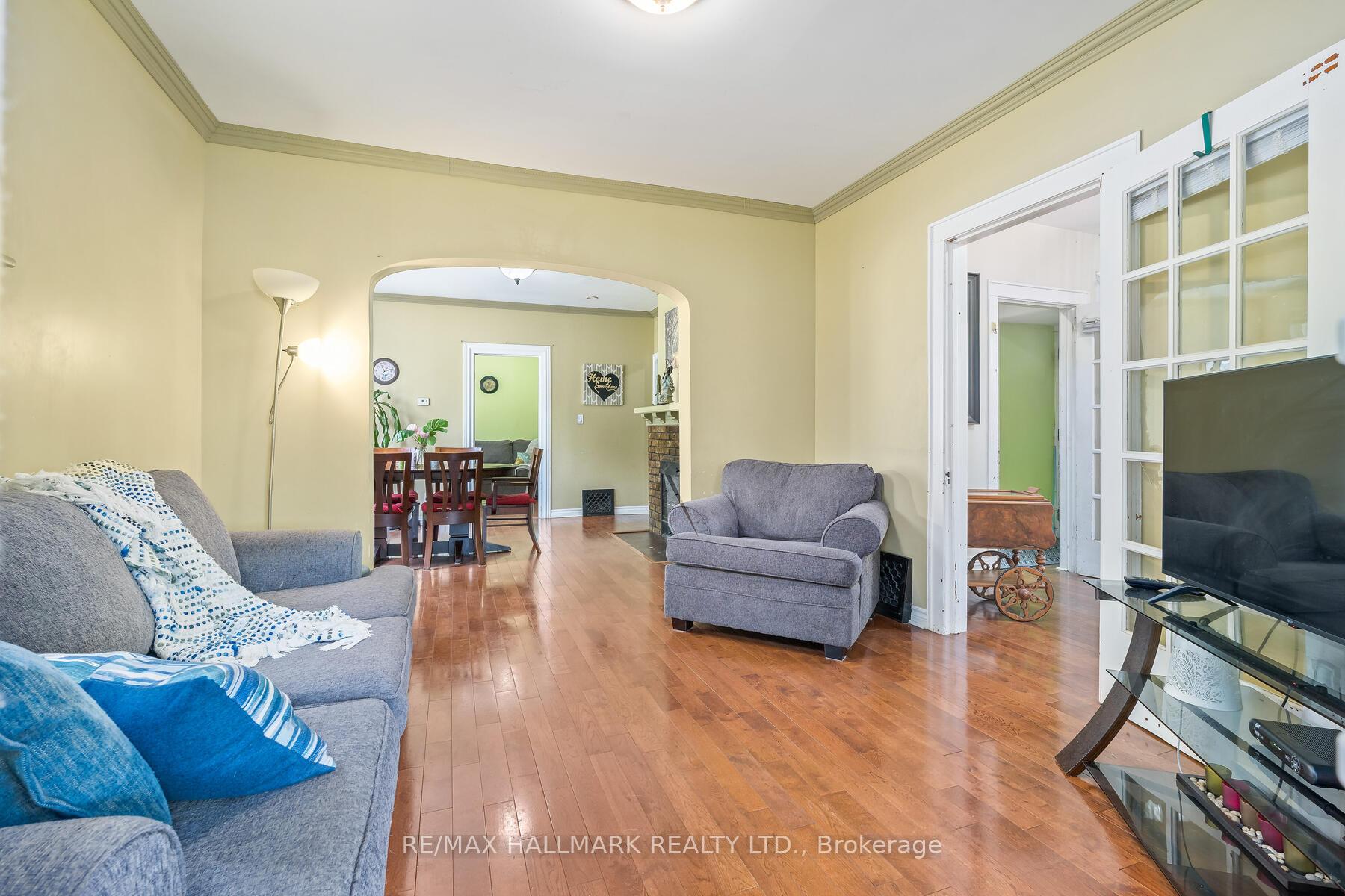 Photo 8 of 49 Eramosa Road, Guelph, St. George's — HOMEH