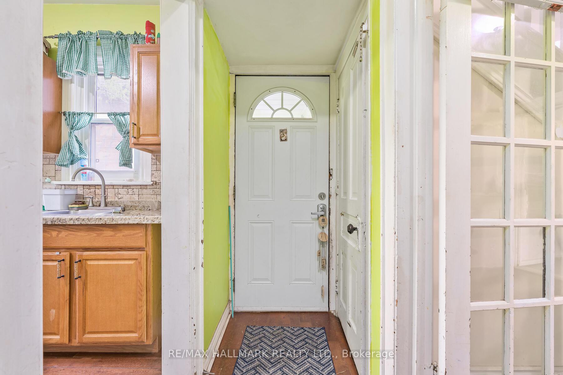 Photo 10 of 49 Eramosa Road, Guelph, St. George's — HOMEH