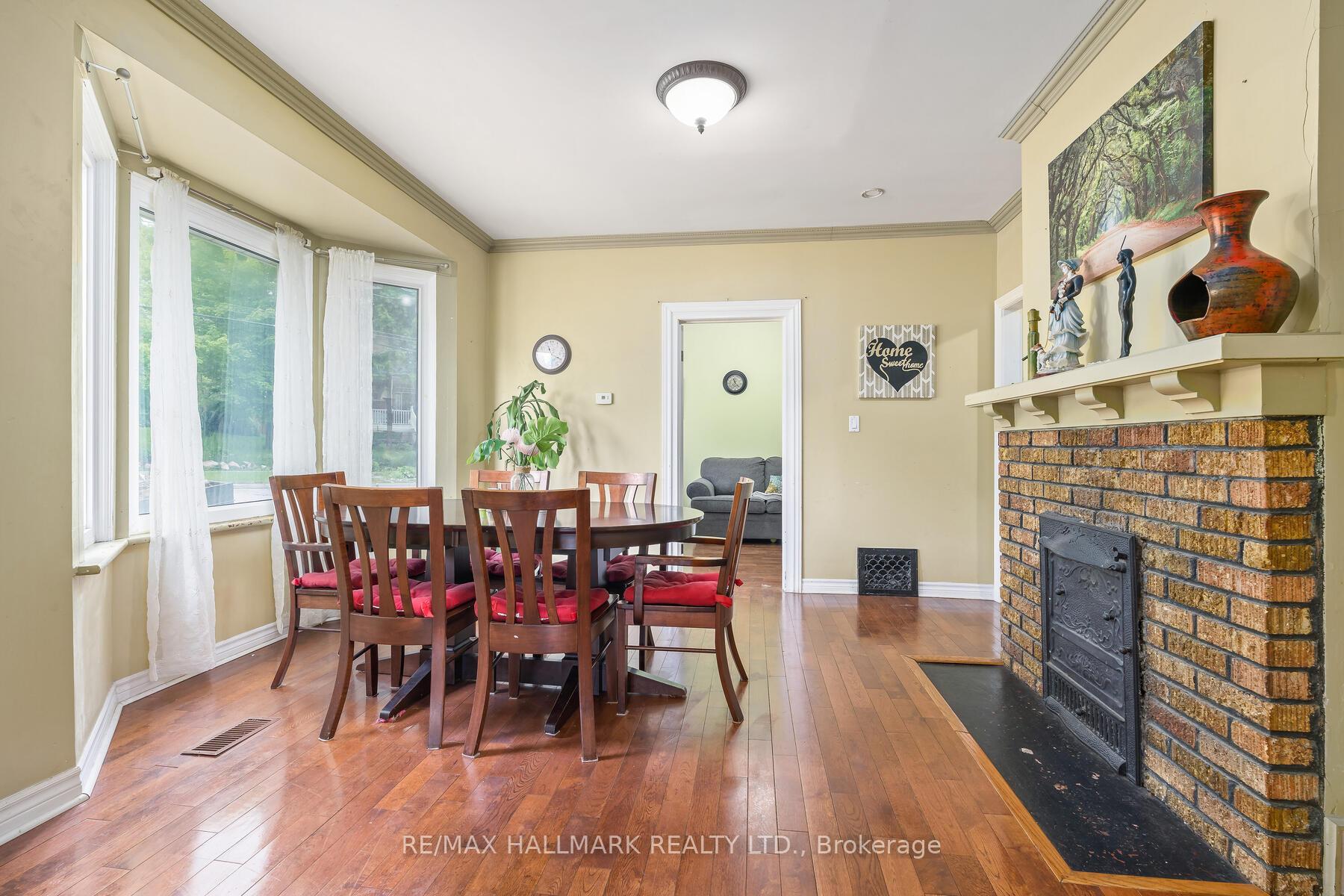 Photo 11 of 49 Eramosa Road, Guelph, St. George's — HOMEH