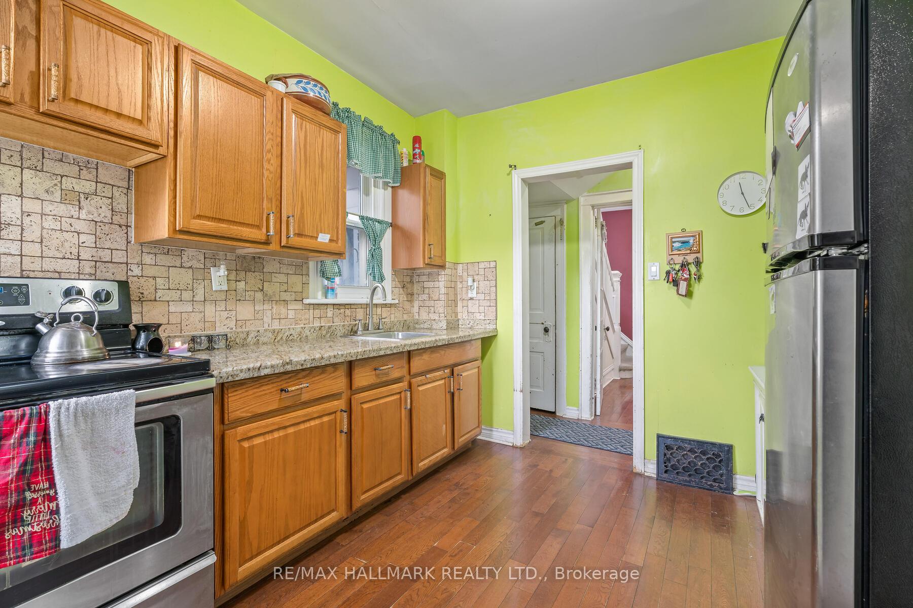 Photo 16 of 49 Eramosa Road, Guelph, St. George's — HOMEH